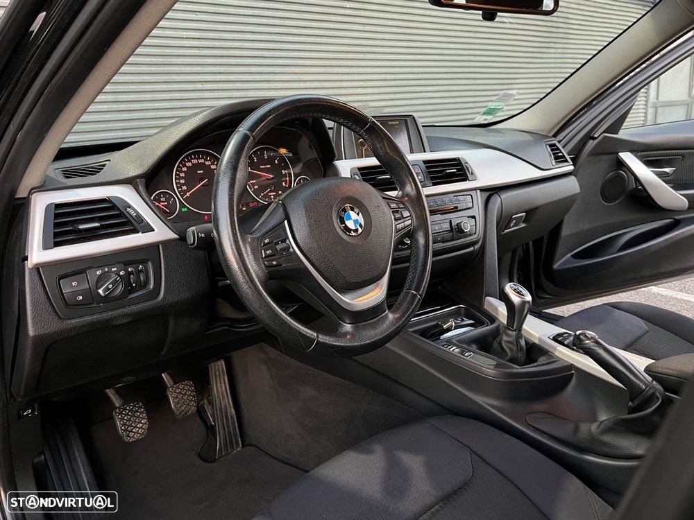 BMW 318 d Line Sport - 11