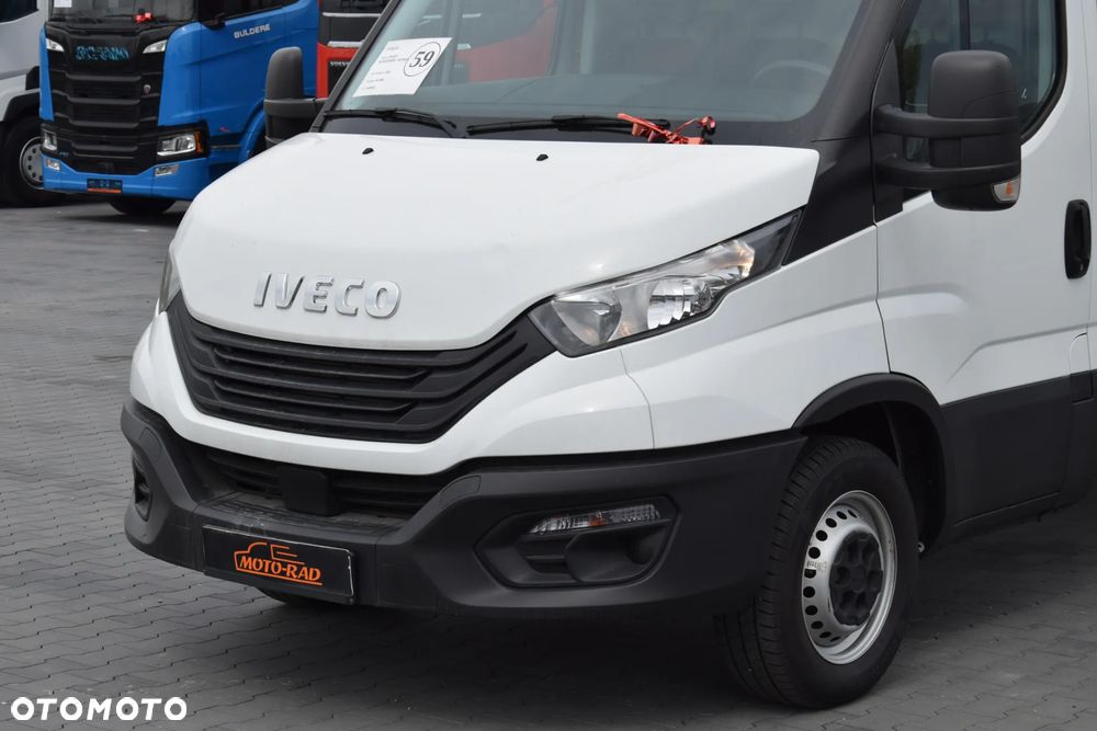Iveco DAILY 35S14 / 2.3 - 140 KM / AUTIOMAT HI-MATIC / 3 OSOBY / DO 3,5 TONY / KONTENER / DOSTAWCZE / WINDA PALFINGER / KLIMA / TEMPOMAT / 2022 / SERWISOWANY / SPROWADZONY Z NIEMIEC - 9