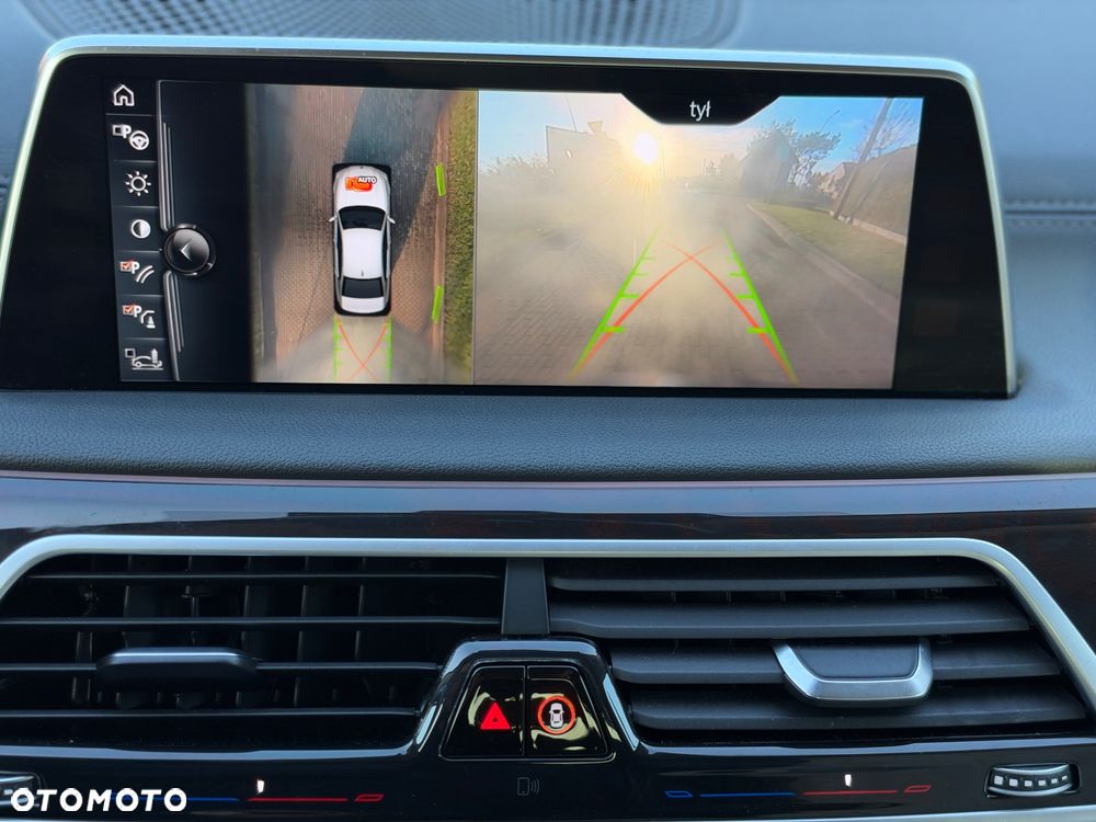 BMW Seria 7 750i xDrive - 34