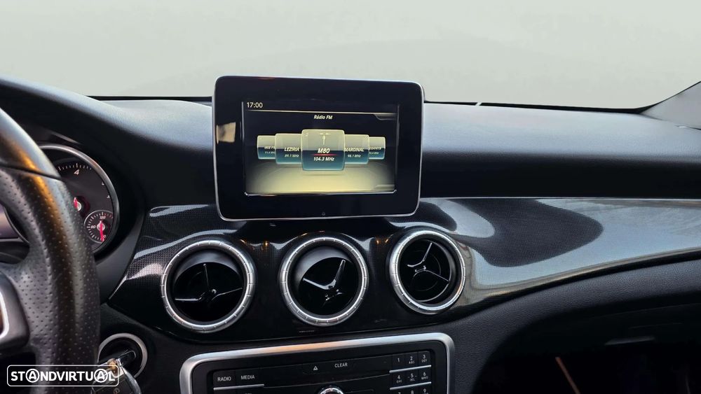 Mercedes-Benz CLA 180 Shooting Brake d AMG Line - 18