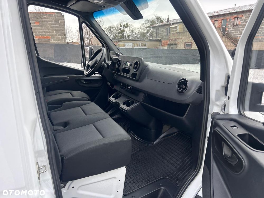 Mercedes-Benz Sprinter - 19