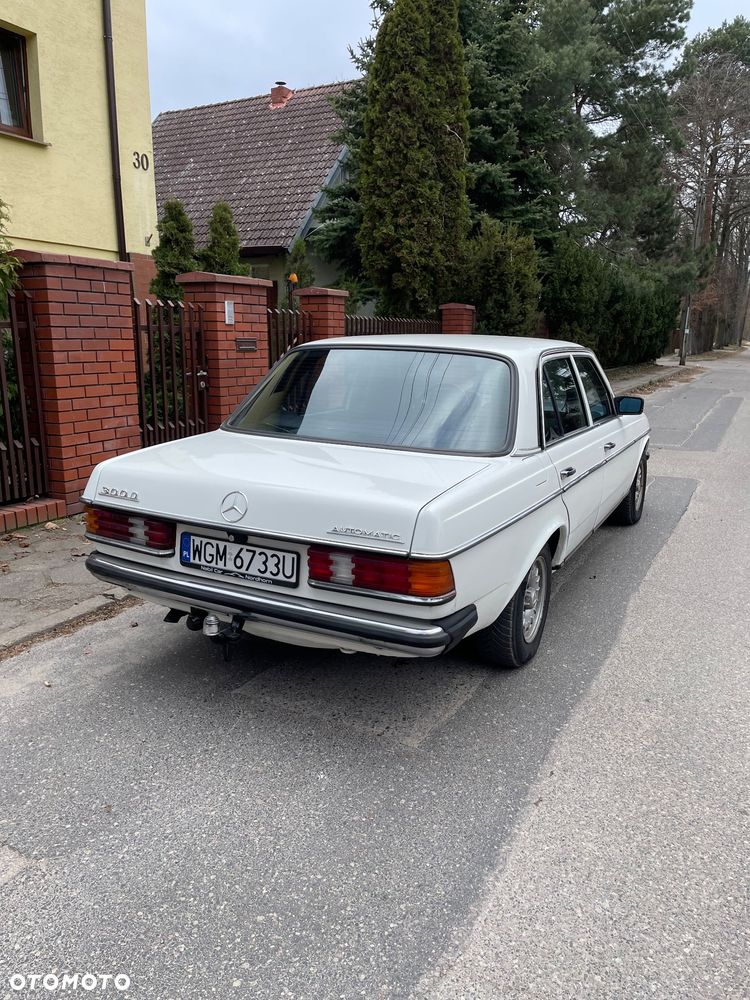 Mercedes-Benz W123 - 30