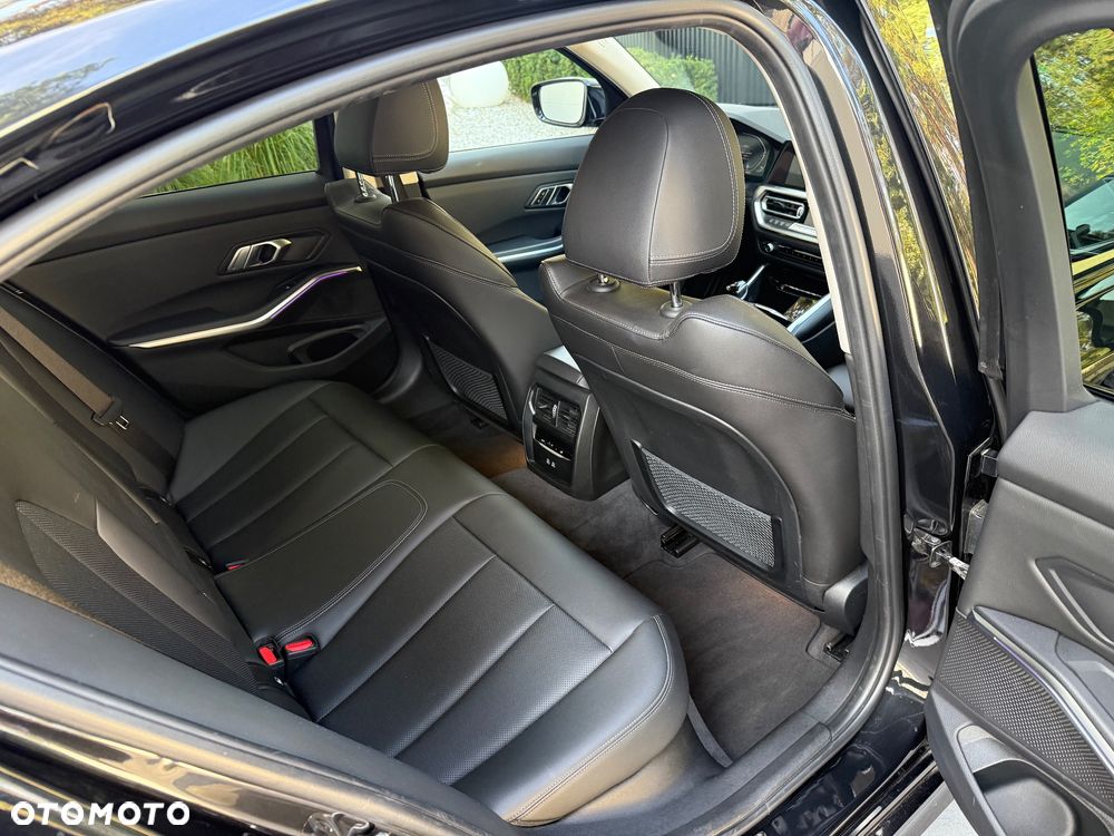 BMW Seria 3 318i Luxury Line sport - 24