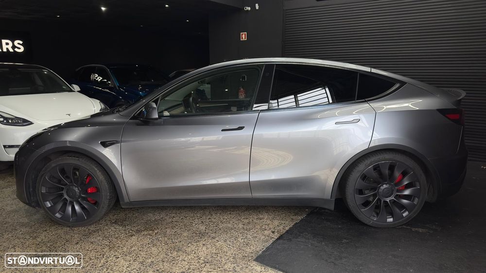 Tesla Model Y Performance Dual Motor AWD - 11