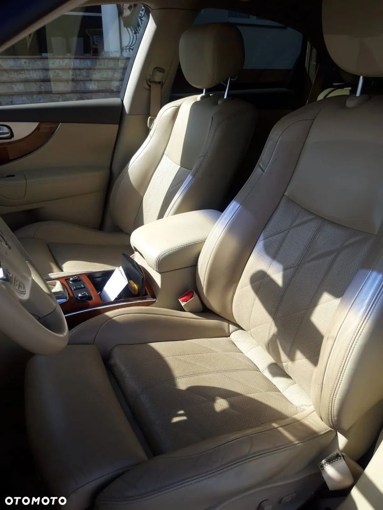 Infiniti QX70 3.0d S - 16