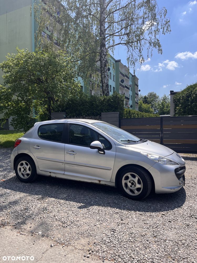 Peugeot 207 - 6
