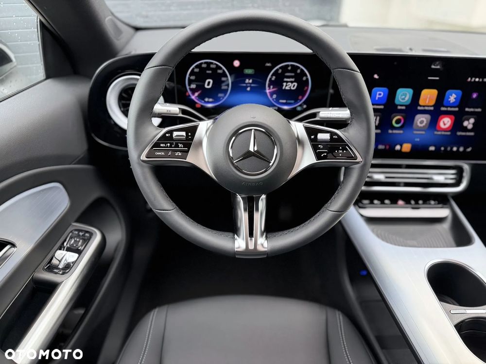 Mercedes-Benz CLA - 12