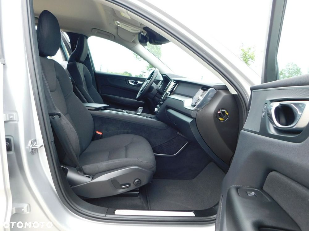 Volvo XC 60 B4 B Momentum Pro - 9