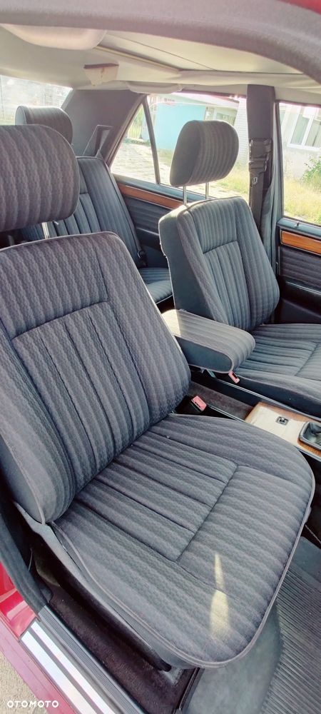 Mercedes-Benz W124 (1984-1993) - 36