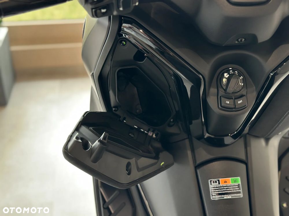Yamaha X-max - 14