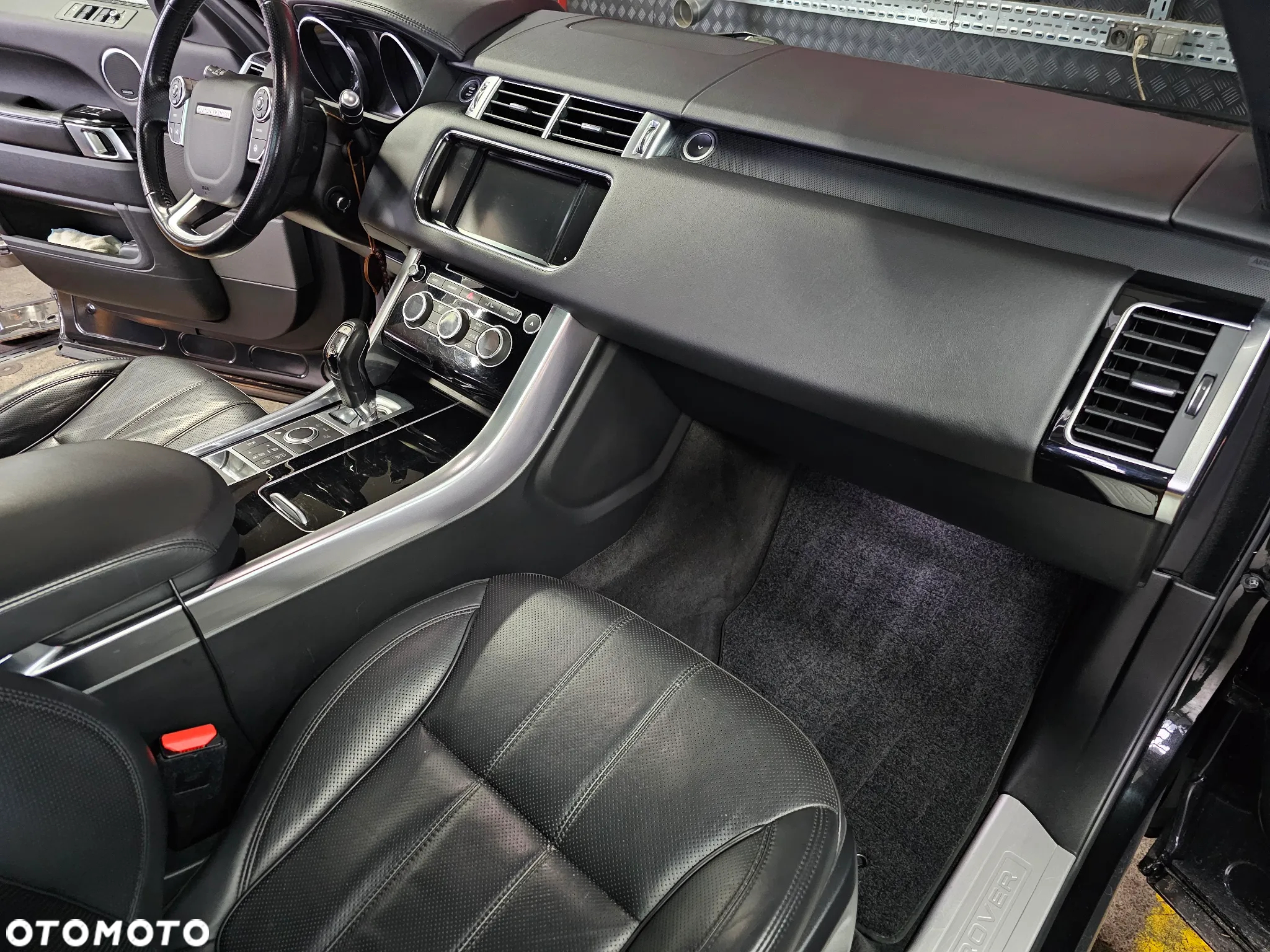 Land Rover Range Rover Sport D300 (SDV6) Autobiography Dynamic - 9