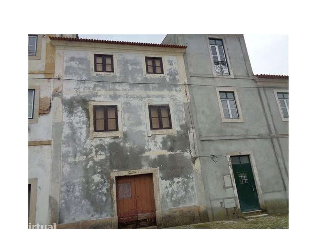 Prédio com 3 pisos no centro histórico de Soure, junto ao Castelo. - Grande imagem: 3/7