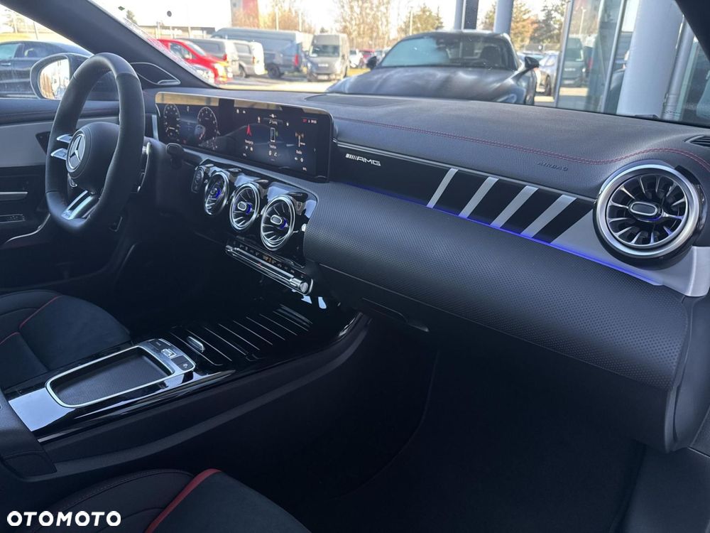 Mercedes-Benz CLA - 21