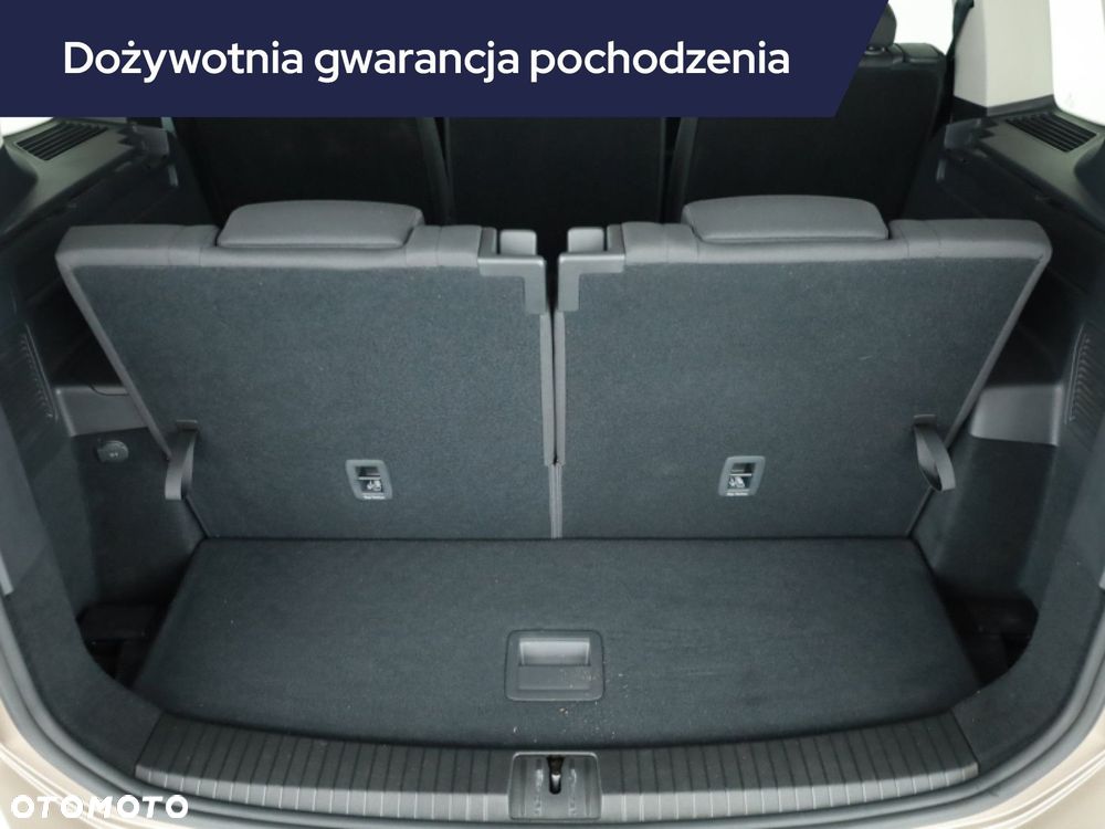 Volkswagen Touran - 17