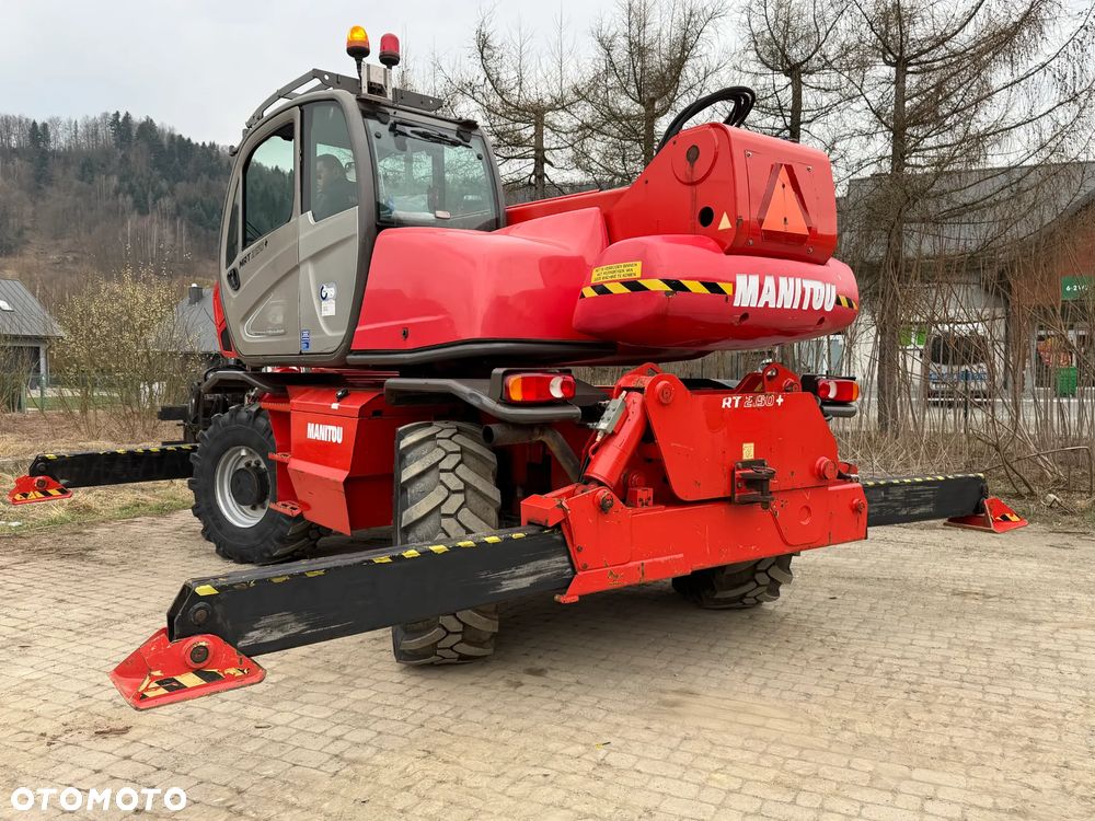 Manitou MRT2150+PRIVILEGE Ładowarka teleskopowa 4x4 ROTO 21metrów. Bez AdBLUE bez DPF. udźwig 5ton jak Nowa z Norwegii 4900mtg. 2015rok. Obrót pełny. Zero luzów wycieków. Zadbana maszyna z Fermy Norweskiej. Silnik 160 Km. AUTEC zdalne sterowanie. Ani deka luzów czy wycieków. Opony jak Nowe. Pełny Oryginał. Niski przebieg. Stabilizatory. Zamki na tłokach. OKAZJA - 38