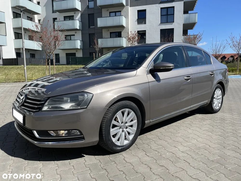 Volkswagen Passat 2.0 TDI DPF BlueMotion Technology Highline - 1
