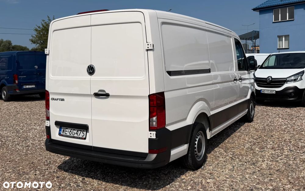 Volkswagen CRAFTER VAN VAT-1 z ZABUDOWĄ SERWISOWĄ WARSZTAT StoreVAN Półki, Szuflady, Kuwety na drobne przedmioty, Masaż fotela kierowcy, Fotel pneumatyczny terapeutyczny pilot ergoActive, Podgrzewana szyba, Kierownica wielofunkcyjna, Tempomat, Ogr. prędkości, Minibar, Fabrycne parktroniki przód i tył, DMC:3500kg, Homologacja haka 3000kg! Duża ładowność 1315kg Model L2H1 Paka dł. 3450mm - 27