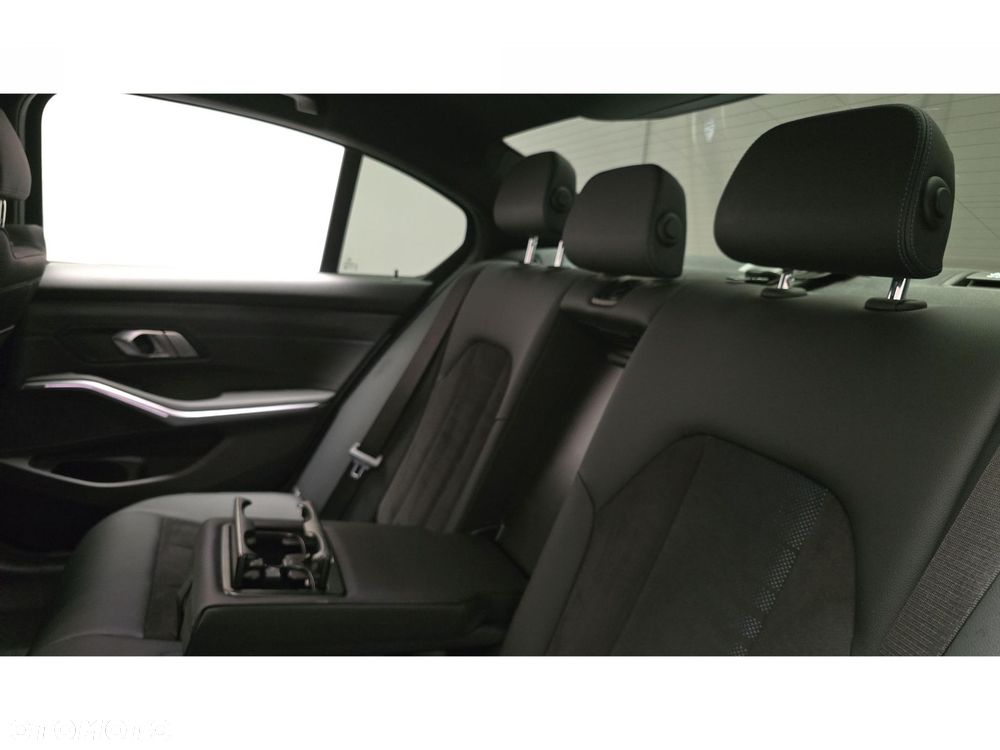 BMW Seria 3 320d xDrive mHEV M Sport - 23