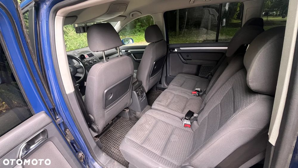 Volkswagen Touran 2.0 TDI Highline - 8