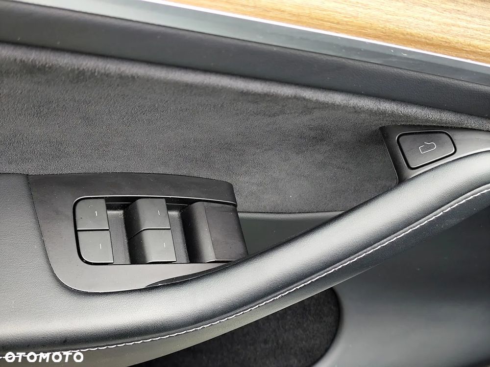Tesla Model Y RWD - 13