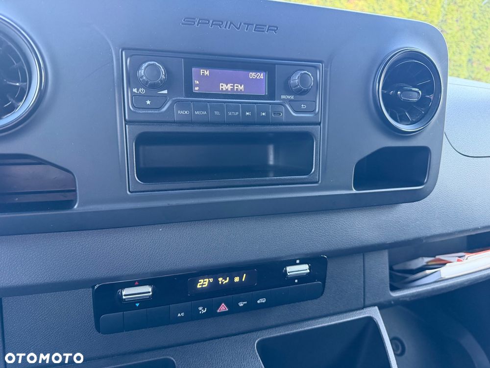 Mercedes-Benz eSprinter - 14
