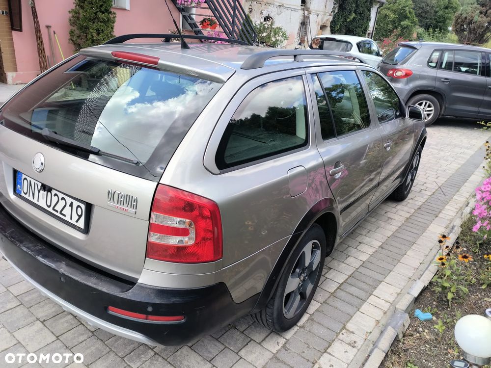 Skoda Octavia Scout 2.0 TDI DPF - 4