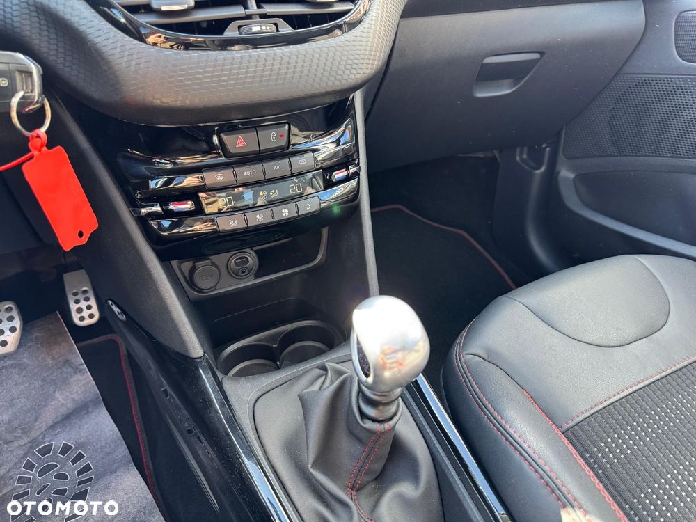 Peugeot 2008 1.6 BlueHDi Allure S&S - 18