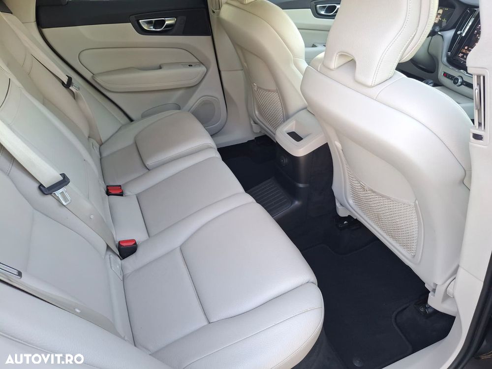 Volvo XC 60 T6 AWD Recharge Geartronic Inscription - 13