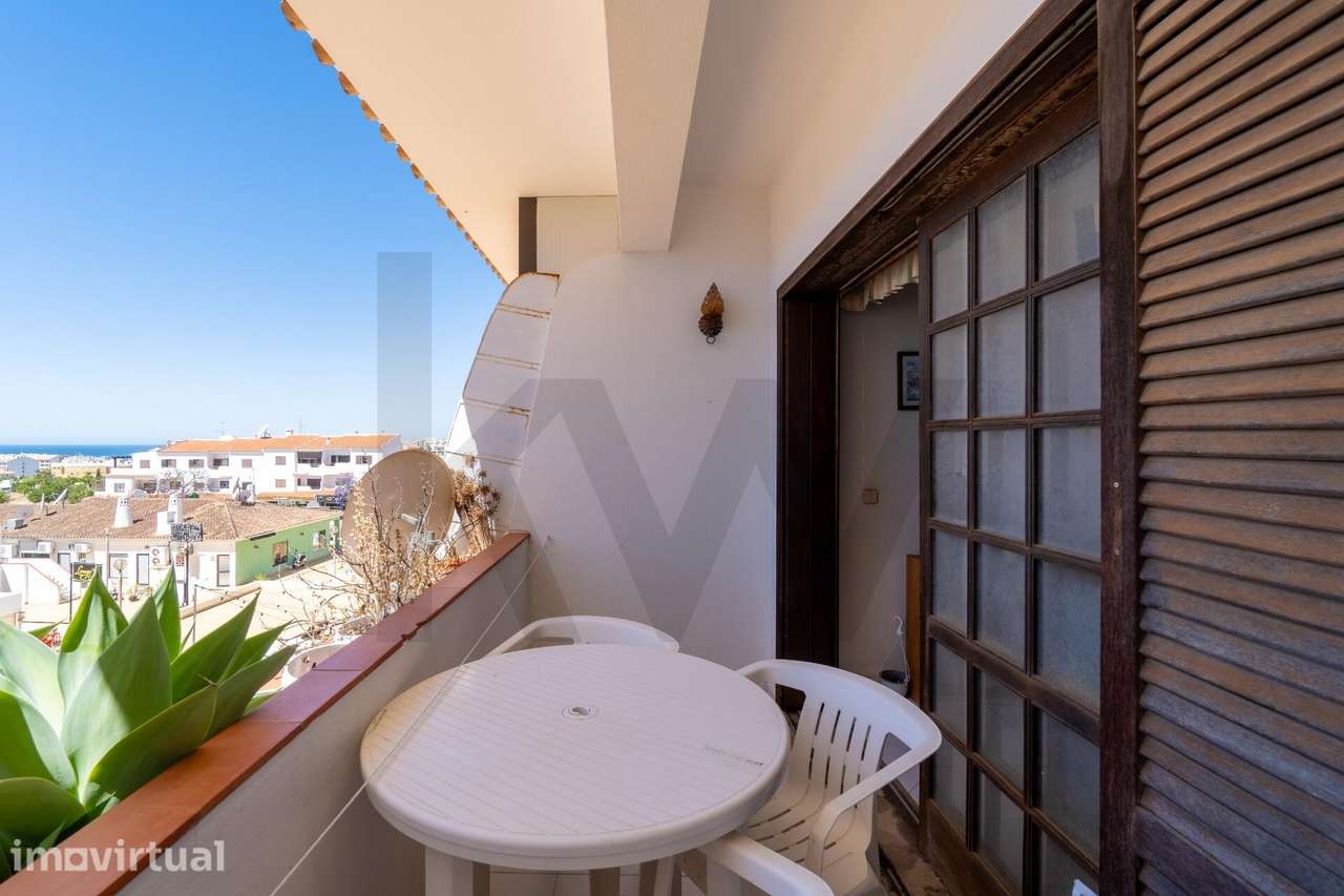 Oportunidade T2 Duplex em Albufeira: Vista Mar, Orientação Solar e Pot - Grande imagem: 4/30