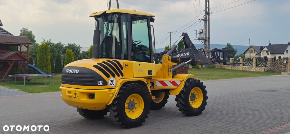 Volvo L32/ Maszyna sprowadzona - 2