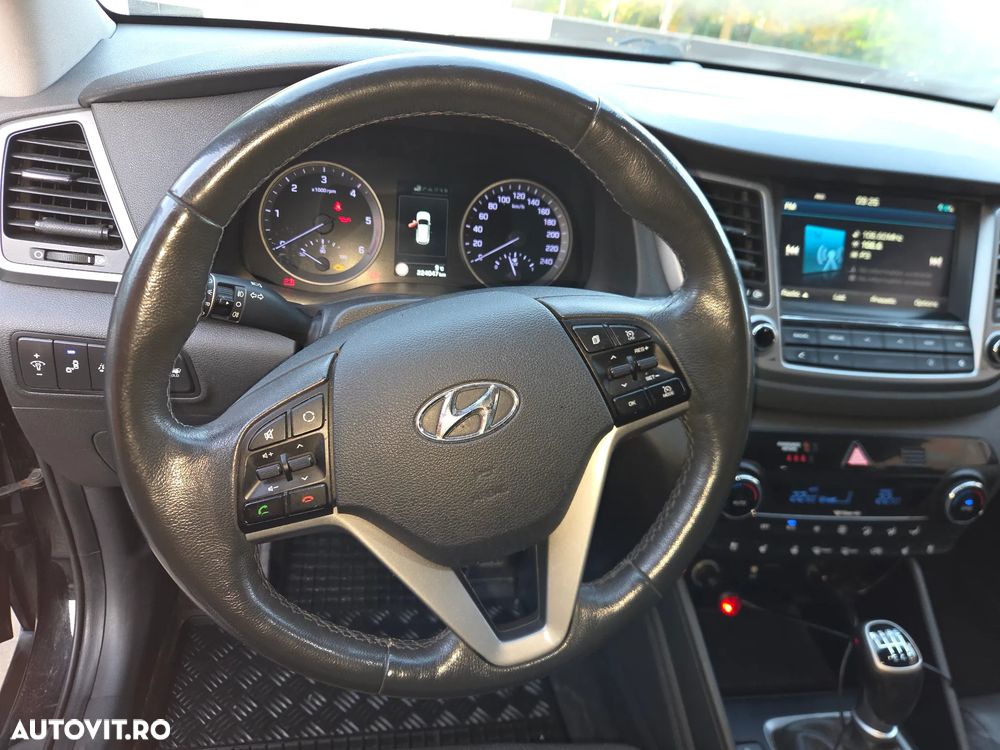 Hyundai Tucson 2.0 CRDI 4WD 6MT Premium - 12