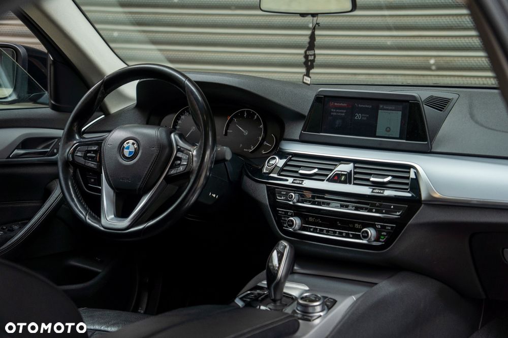 BMW Seria 5 520d xDrive - 9