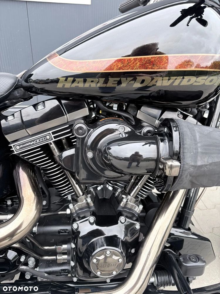 Harley-Davidson Softail Breakout - 16