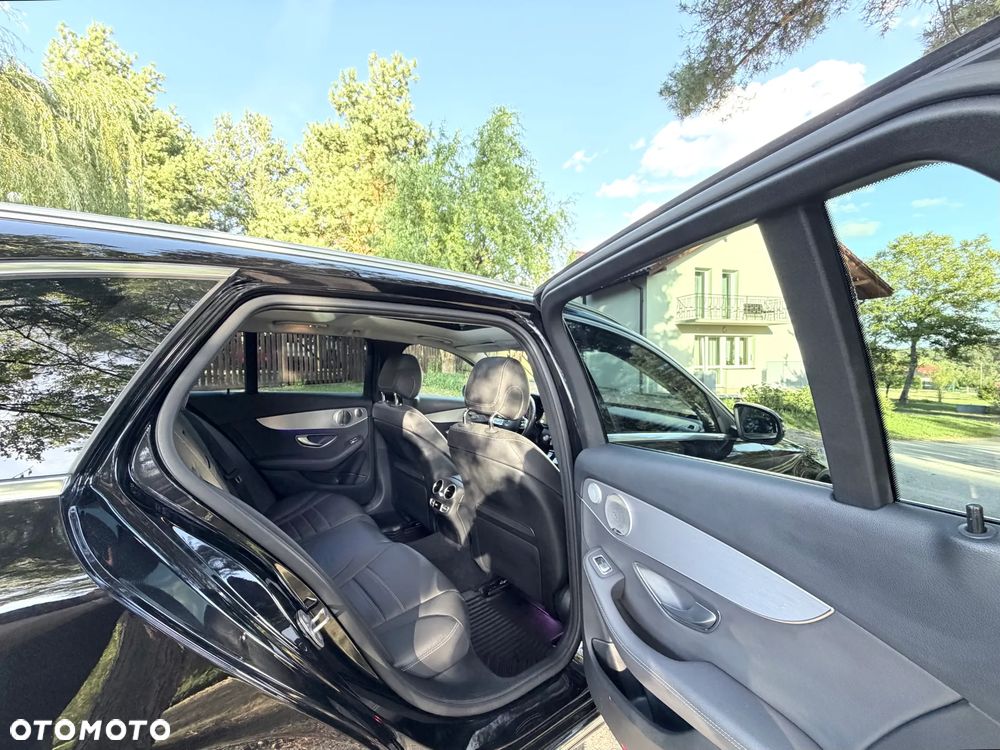 Mercedes-Benz Klasa C 300 d 4MATIC 9G-TRONIC - 32