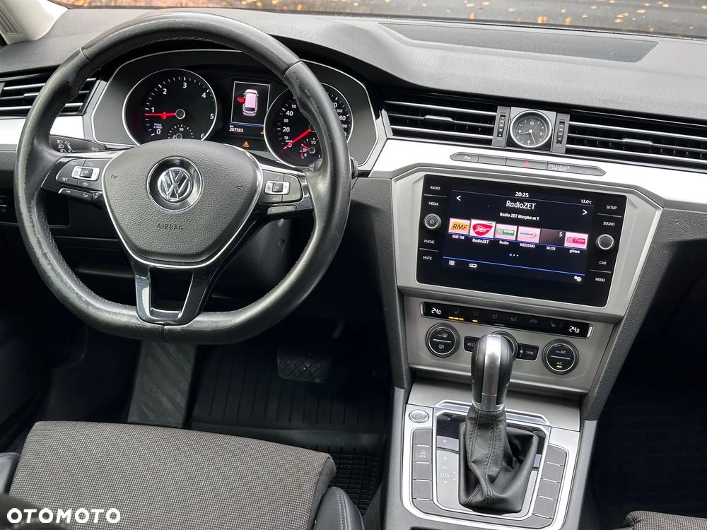Volkswagen Passat Variant 2.0 TDI SCR DSG (BlueM Tech) Comfortline - 17