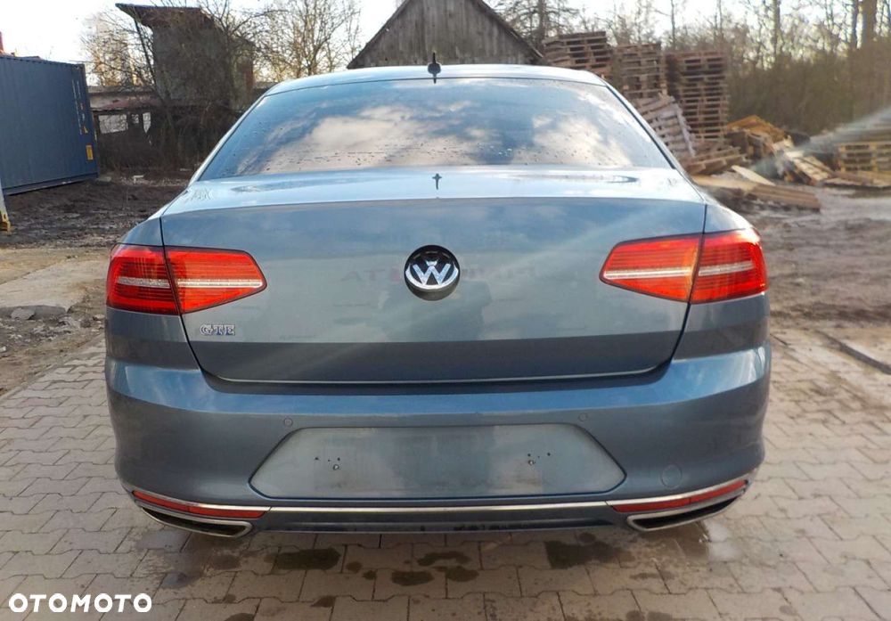 Volkswagen Passat - 13