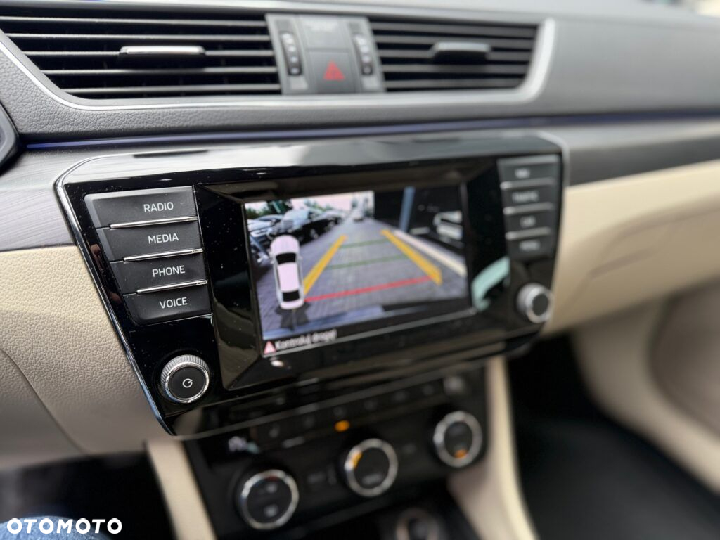Skoda Superb 2.0 TDI Style DSG - 31