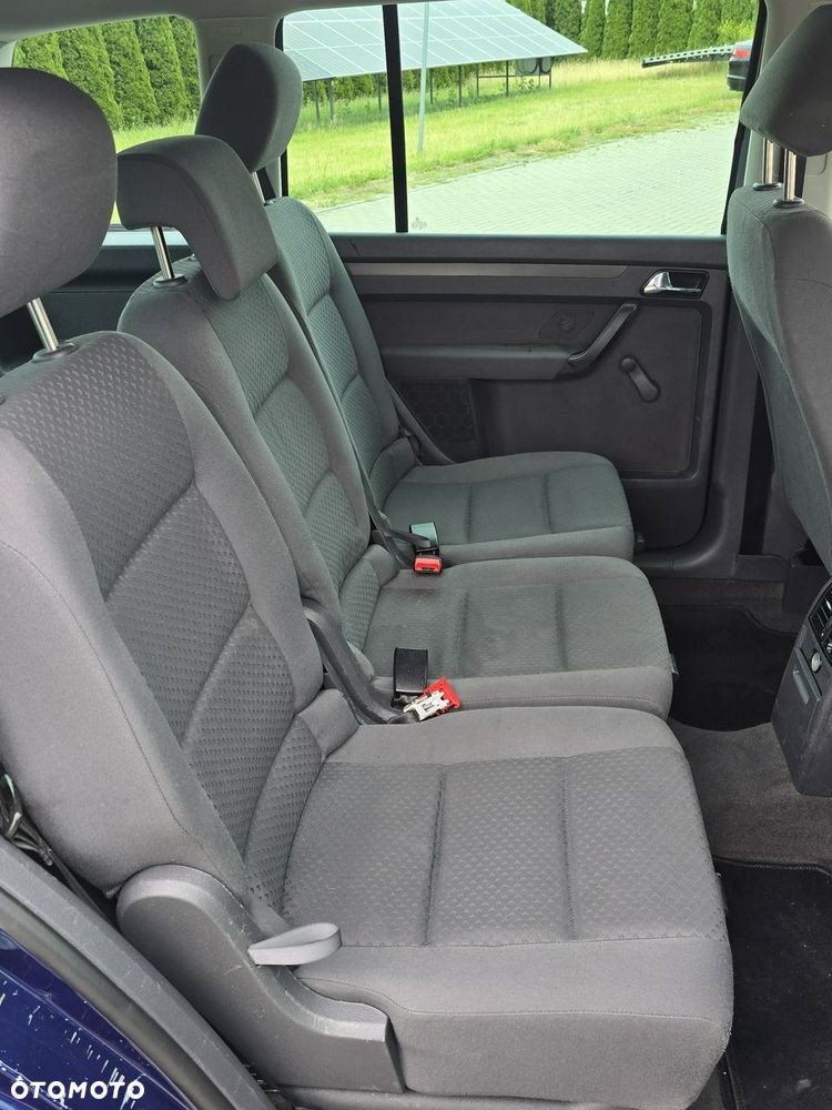 Volkswagen Touran - 19
