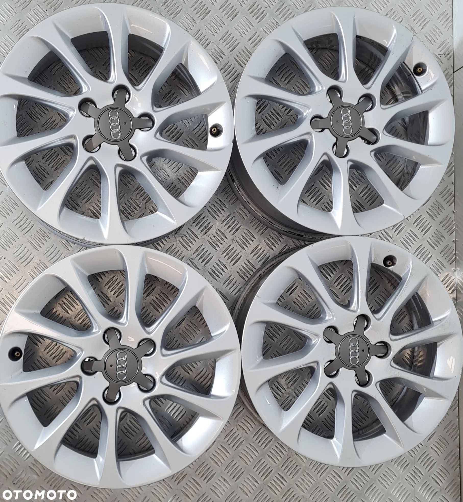 Audi A3 Felgi Aluminiowe 16 8V0601025BM - 1