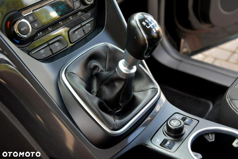 Ford Kuga 2.0 TDCi FWD Titanium - 27