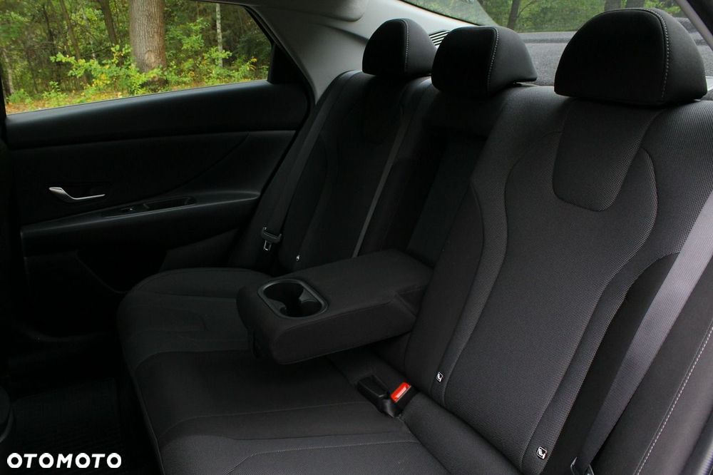 Hyundai Elantra - 18