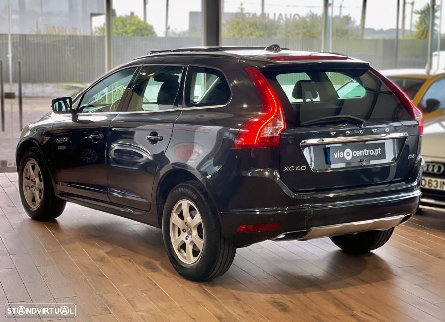 Volvo XC 60 2.0 D4 Momentum Geartronic - 4