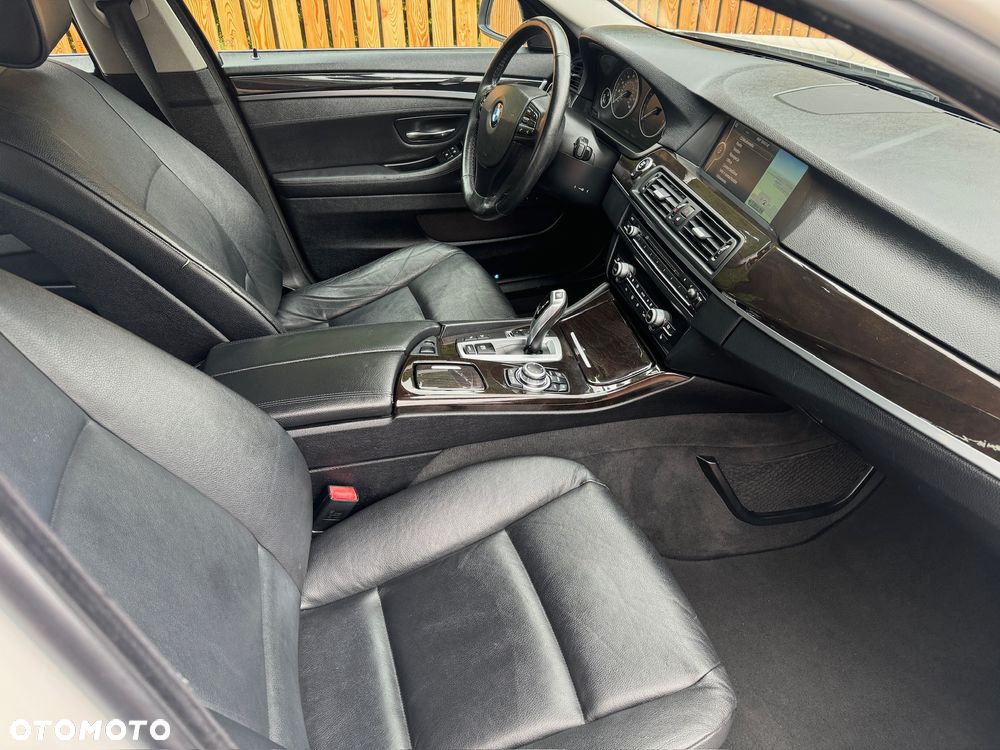 BMW Seria 5 535i xDrive - 14