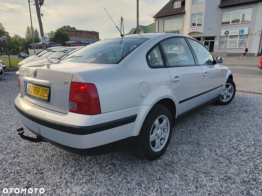 Volkswagen Passat 1.8 - 4