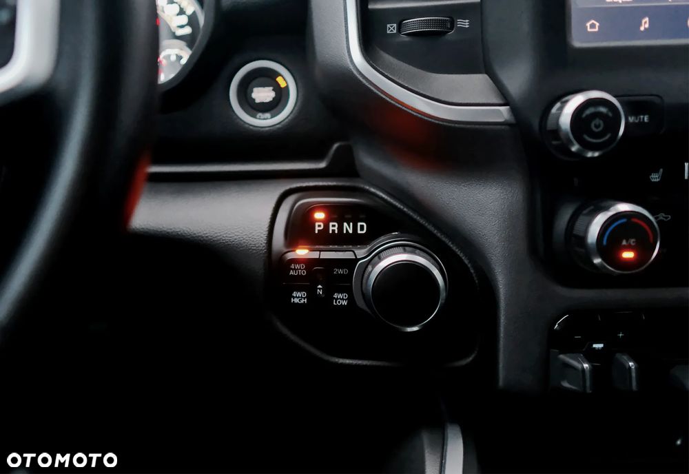 RAM 1500 Crew Cab Shortbed Bighorn - 32