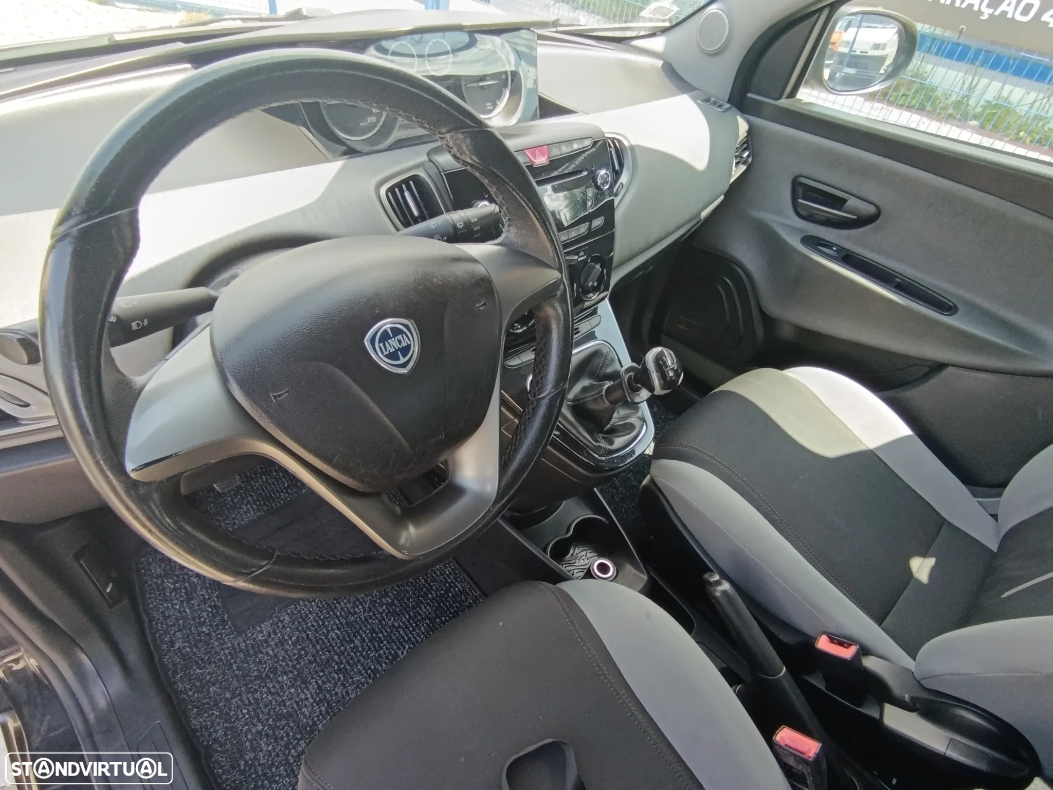 Lancia Ypsilon 0.9 TwinAir S&S S by Momodesign - 9