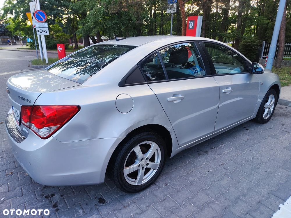 Chevrolet Cruze 1.8 LS - 4