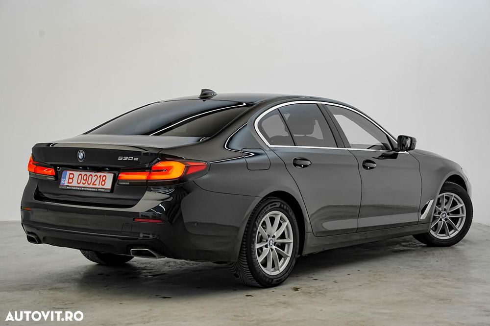 BMW Seria 5 530e Aut. - 10
