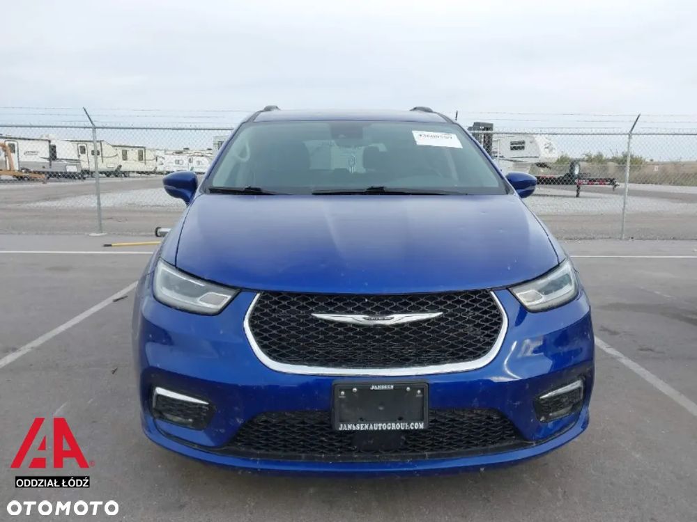 Chrysler Pacifica - 5