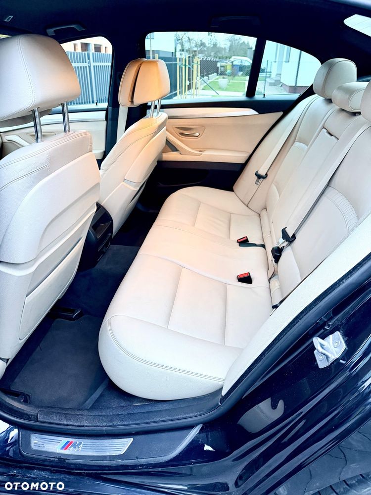 BMW Seria 5 525d xDrive - 13